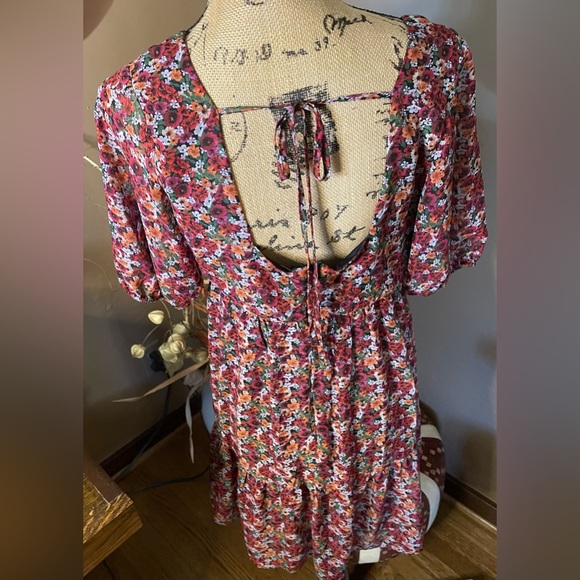 BCBGeneration Pink Black Floral design Mini square neck puff sleeves Sz 10 PTP19 - Picture 2 of 4